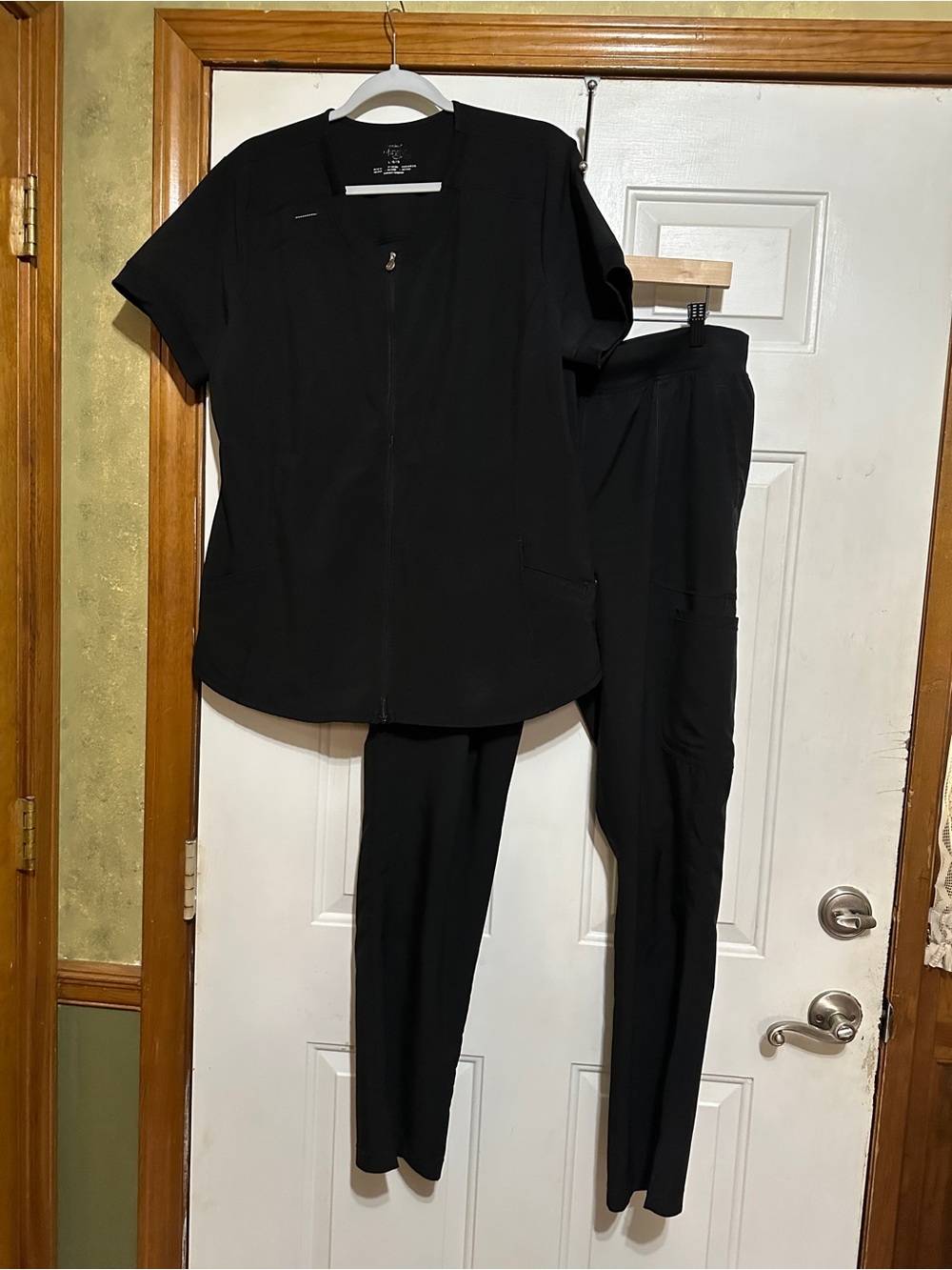 Cherokee Infinity Scrub Set Zip Front V Neck Top CK810A BAPS Black Size Large